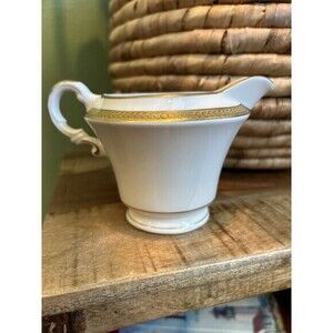 Syracuse Old Ivory Bracelet Pattern 3.125" Creamer (8 fl oz) and‎ 5.625" Saucer